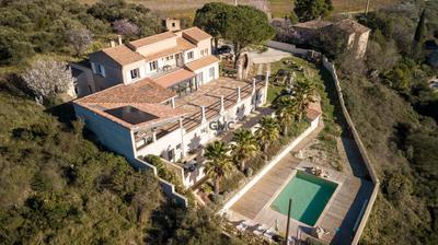 Maison - 222 m² - 8 pièces