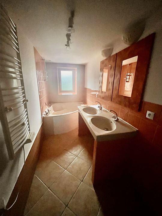 Appartement - 100 m² - 4 pièces