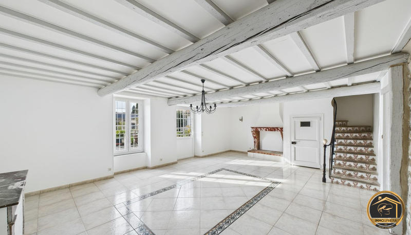 Maison traditionnelle - 275 m² - 10 pièces