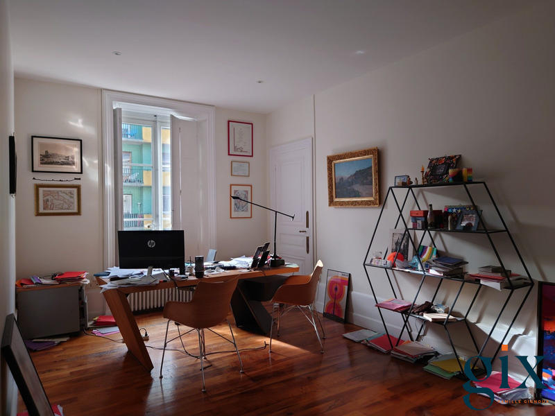 Appartement - 180 m² - 7 pièces