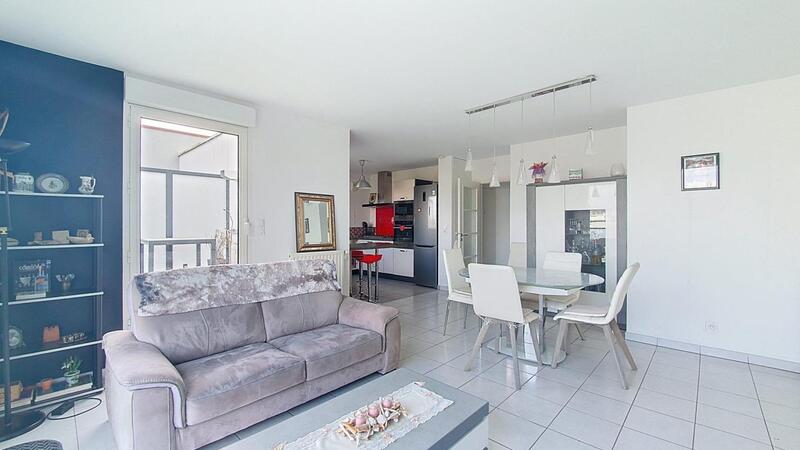 Appartement - 93 m² - 5 pièces