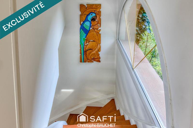 Villa - 213 m² - 6 pièces