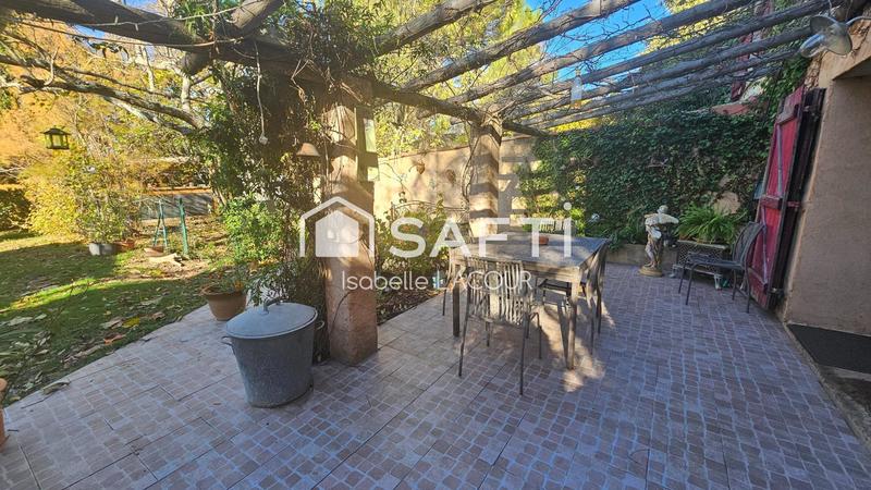 Maison - 284 m² - 9 pièces