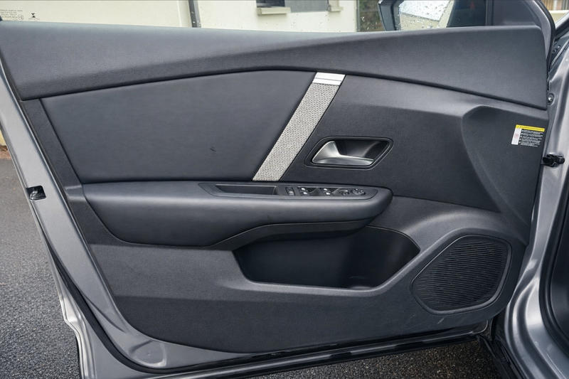 Citroën C4 III 1.5 BlueHDi 130 Eat8 Shine - Automatique Entretien constructeur