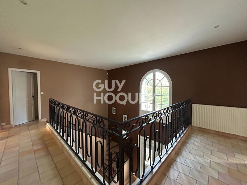 Maison - 241 m² - 7 pièces