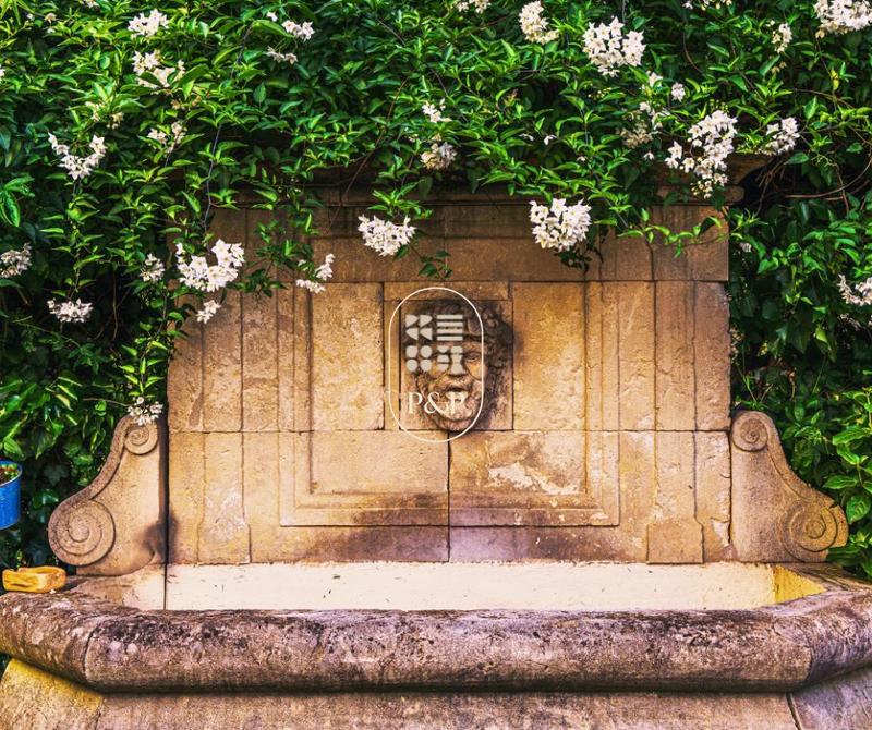 Maison - 408 m² - 8 pièces