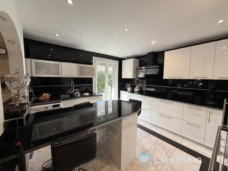 Maison - 180 m² - 5 pièces