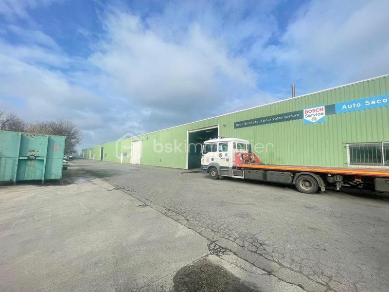Local d'activité / Entrepôt - 2 300 m² - 1 pièce