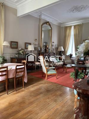 Maison - 353 m² - 10 pièces