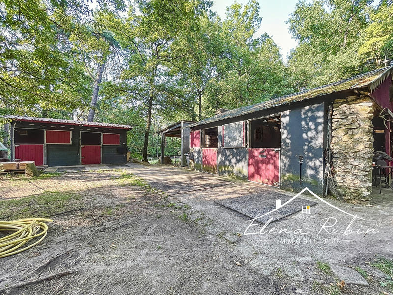 Propriété - 378 m² - 12 pièces