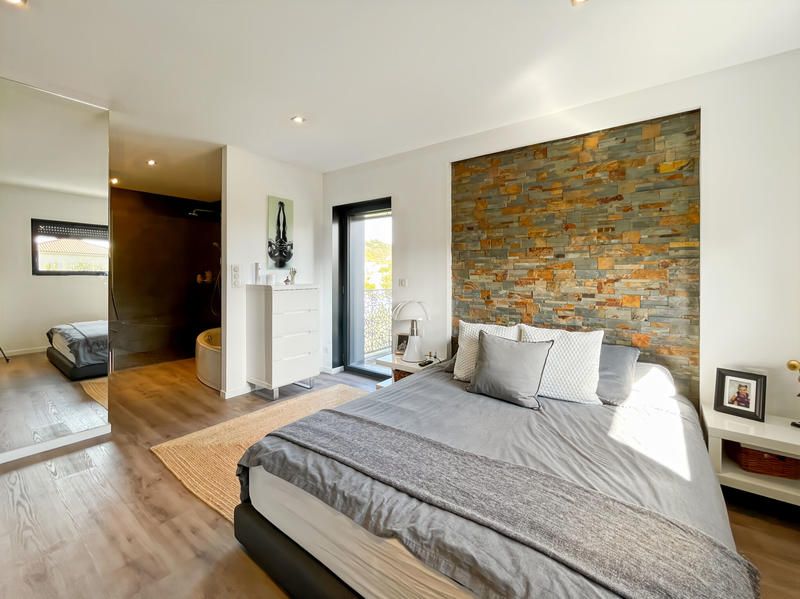 Maison - 233 m² - 7 pièces