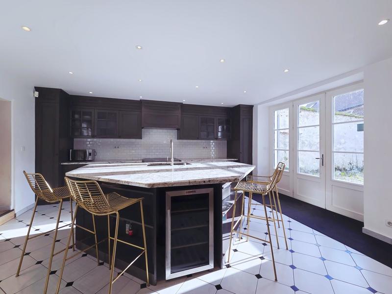 Maison - 198 m² - 7 pièces