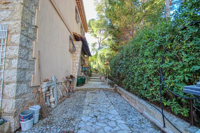 Villa - 250 m² - 7 pièces