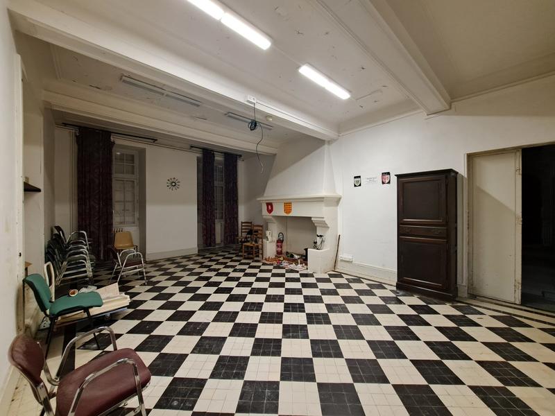 Château - 5 346 m² - 1 pièce