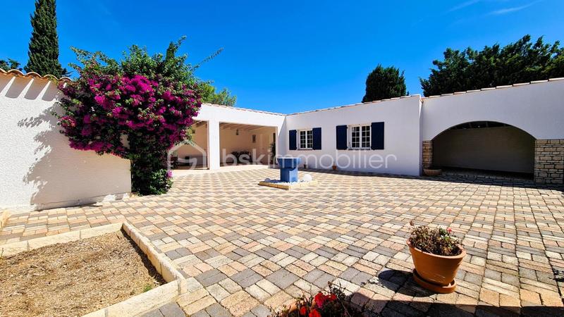 Demeure - 299 m² - 9 pièces