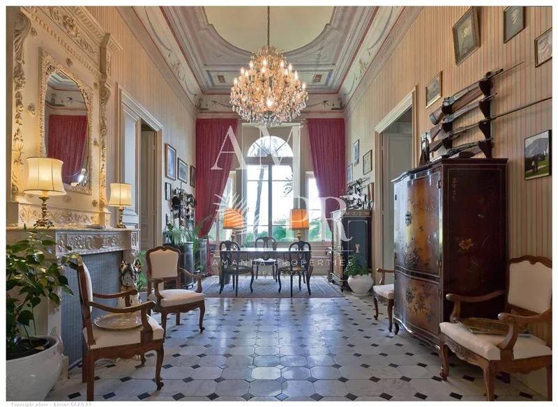 Villa - 300 m² - 10 pièces