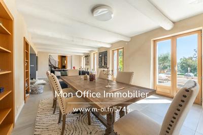 Mas - 302 m² - 9 pièces