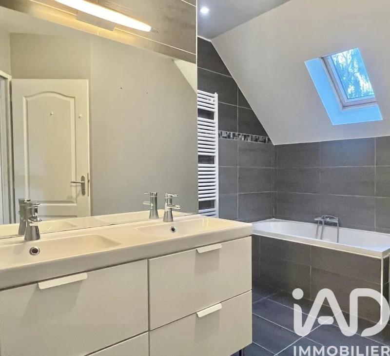 Maison - 92 m² - 5 pièces