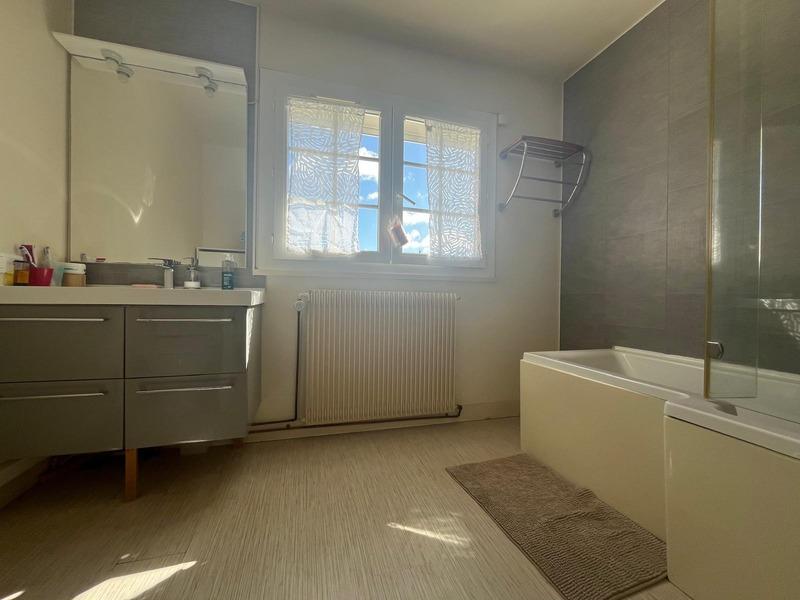 Maison - 140 m² - 7 pièces