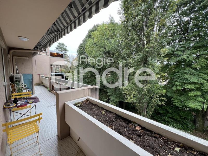 Appartement - 93 m² - 4 pièces
