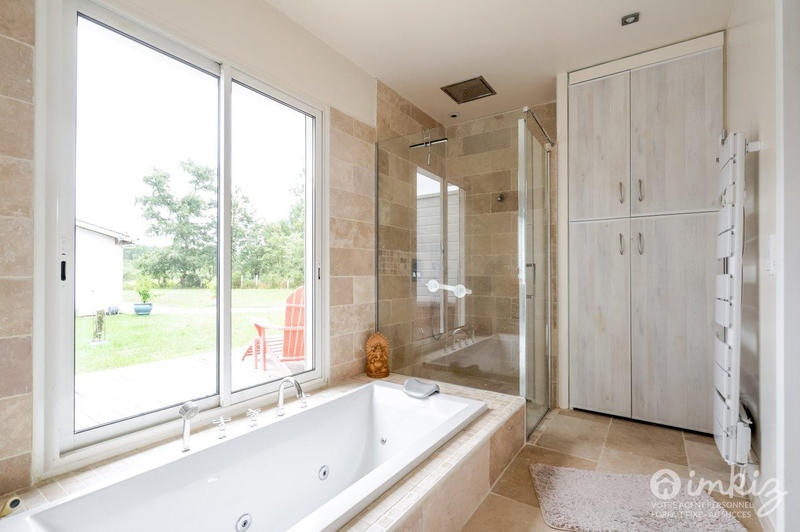 Maison - 215 m² - 9 pièces