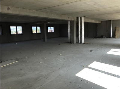 Local d'activité / Entrepôt - 112 m²