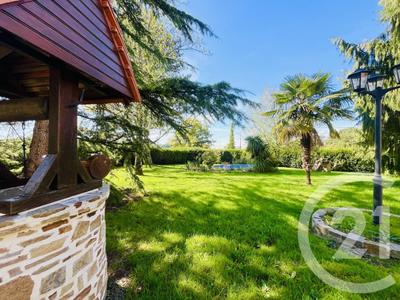 Maison - 216 m² - 7 pièces