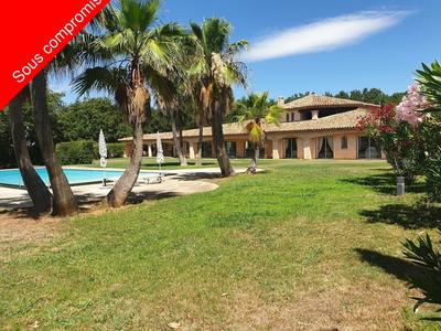 Maison - 380 m² - 8 pièces