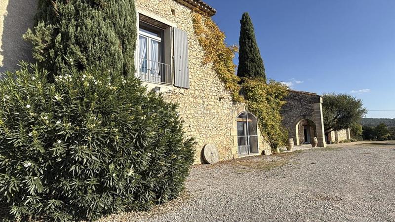 Mas - 597 m² - 22 pièces