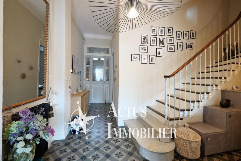 Maison - 182 m² - 7 pièces