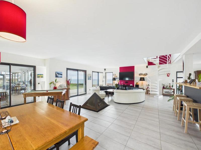 Maison - 357 m² - 11 pièces