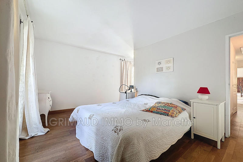 Maison - 250 m² - 8 pièces