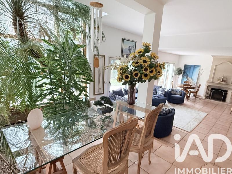 Maison - 261 m² - 8 pièces