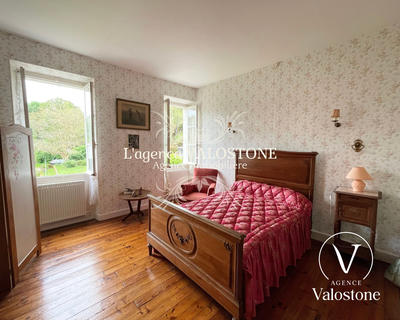 Maison traditionnelle - 300 m² - 11 pièces