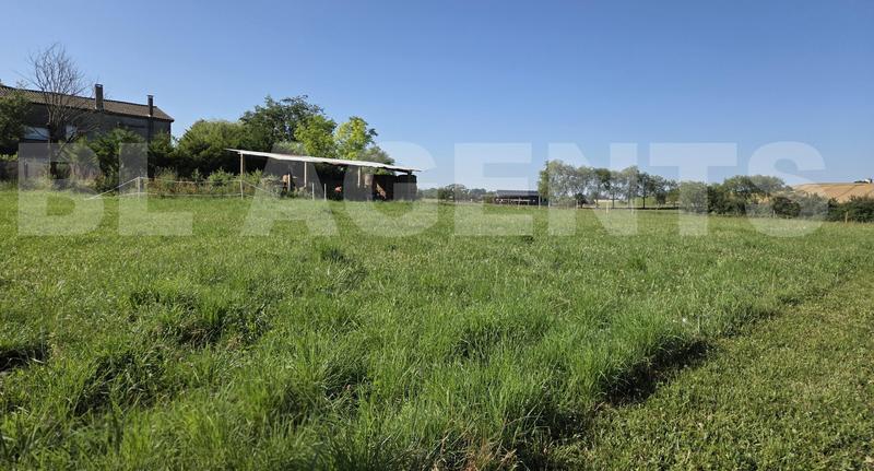 Terrain - 825 m²