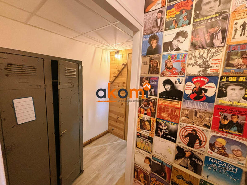 Local commercial - 232 m² - 9 pièces