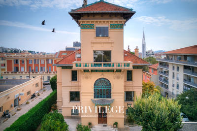 Propriété - 824 m² - 11 pièces