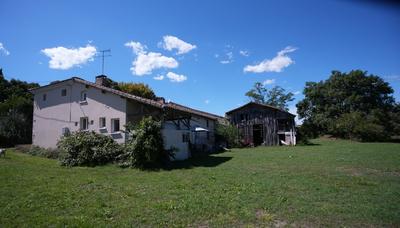 Maison - 220 m² - 8 pièces