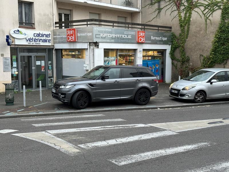 Local commercial - 130 m² - 4 pièces