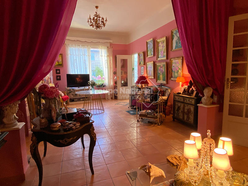 Maison - 350 m² - 9 pièces