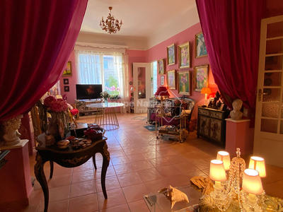 Maison - 350 m² - 9 pièces