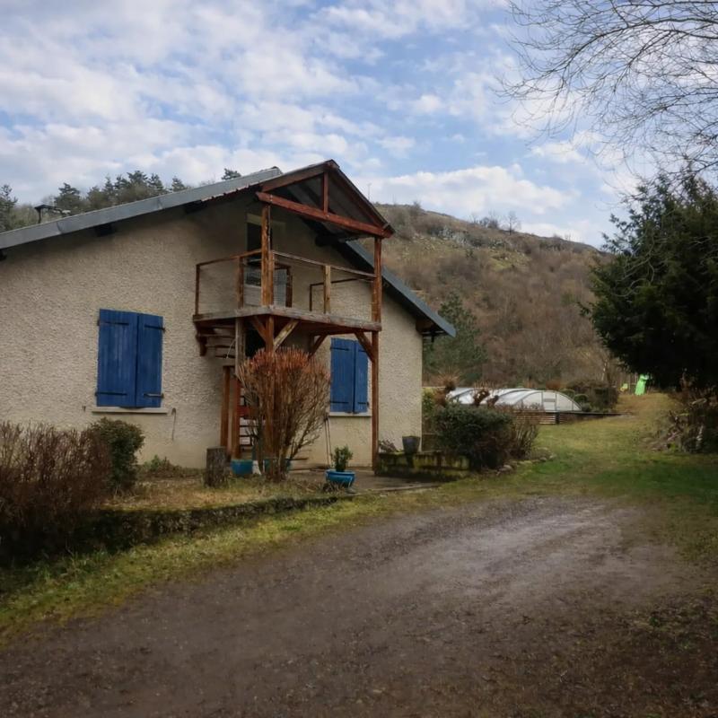 Maison - 230 m² - 8 pièces