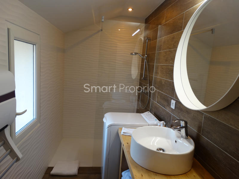 Propriété - 350 m² - 9 pièces