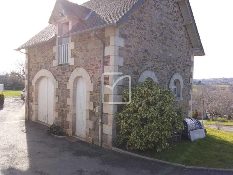 Maison - 250 m² - 8 pièces