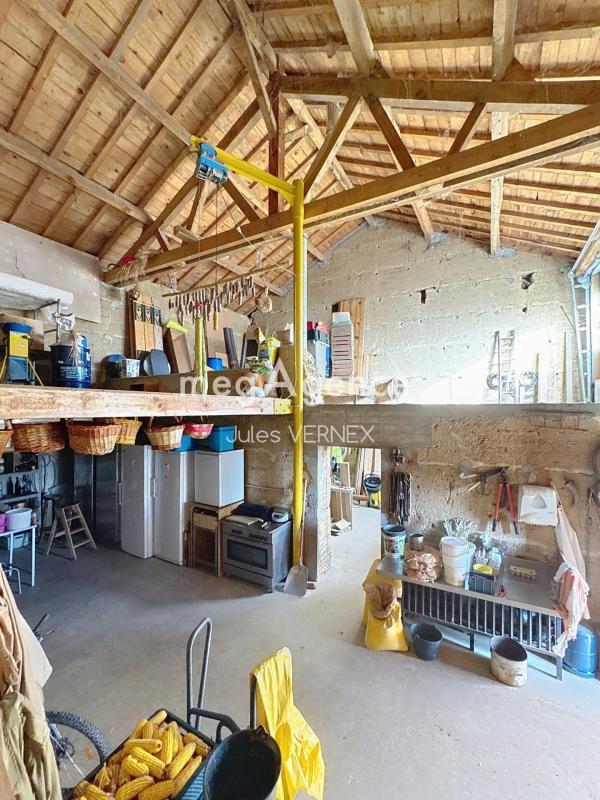 Maison traditionnelle - 243 m² - 6 pièces