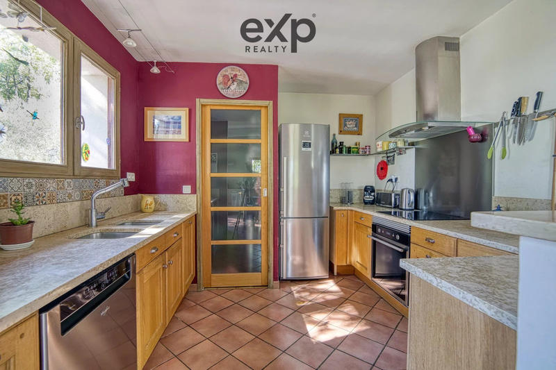 Maison - 203 m² - 6 pièces