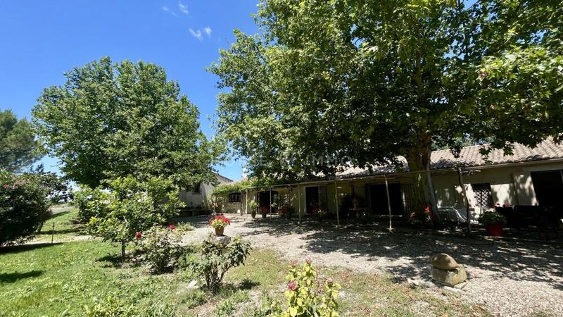 Propriété - 230 m² - 7 pièces