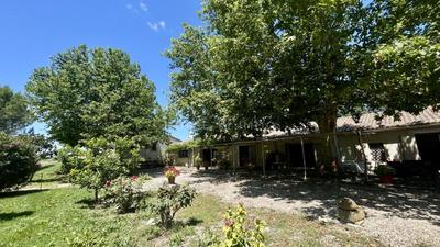 Propriété - 230 m² - 7 pièces