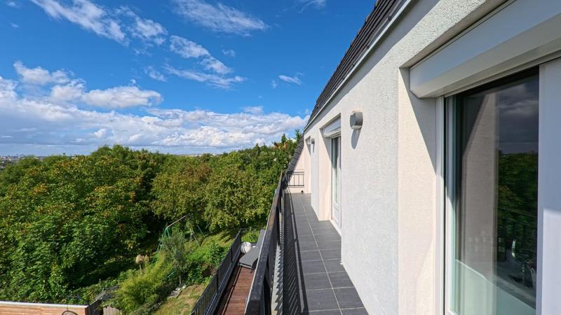 Maison - 215 m² - 9 pièces