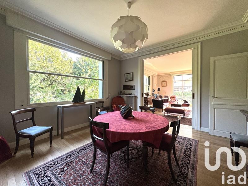 Maison - 238 m² - 8 pièces